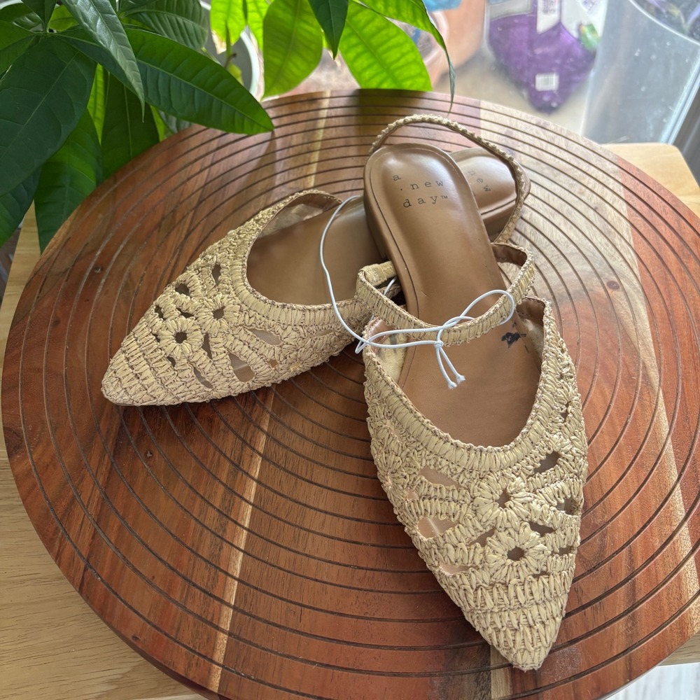 A New Day Tan Woven Raffia Pointed Toe Slingback Flat Mules Size Women 7.5